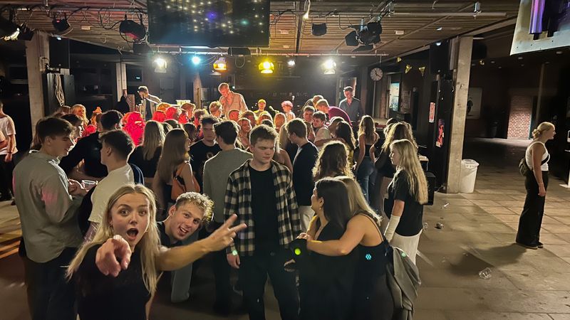 Billede fra en fest på skolen